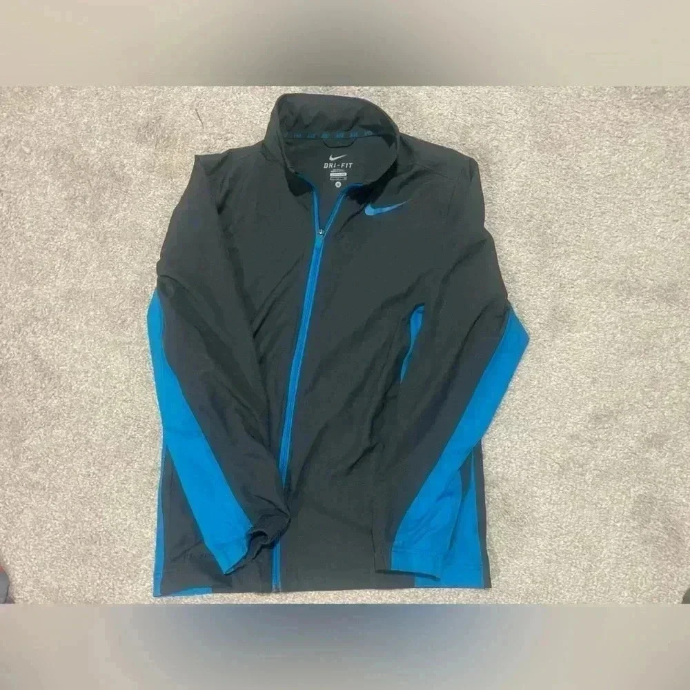 Like new, mens Nike Dri-Fit zip up.  Size small